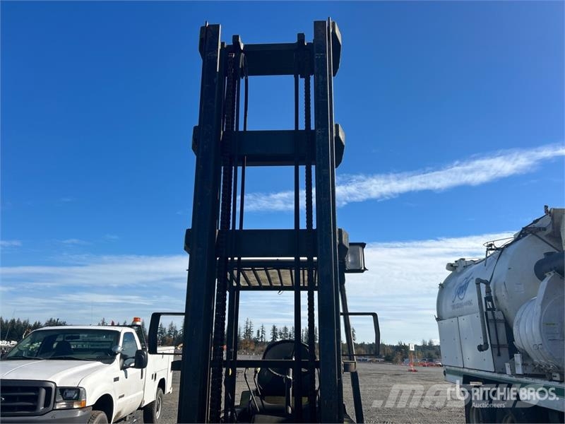 Clark C500 8975 lb Pneumatic Tire Forklift Autokrāvēji - citi