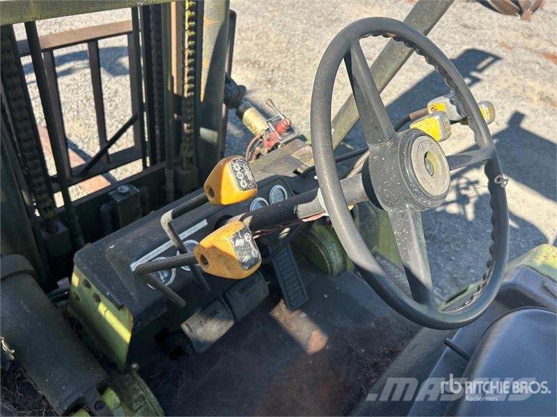 Clark C500 8975 lb Pneumatic Tire Forklift Autokrāvēji - citi