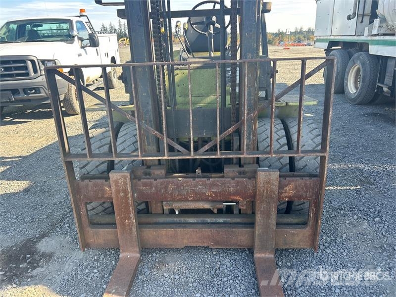 Clark C500 8975 lb Pneumatic Tire Forklift Autokrāvēji - citi