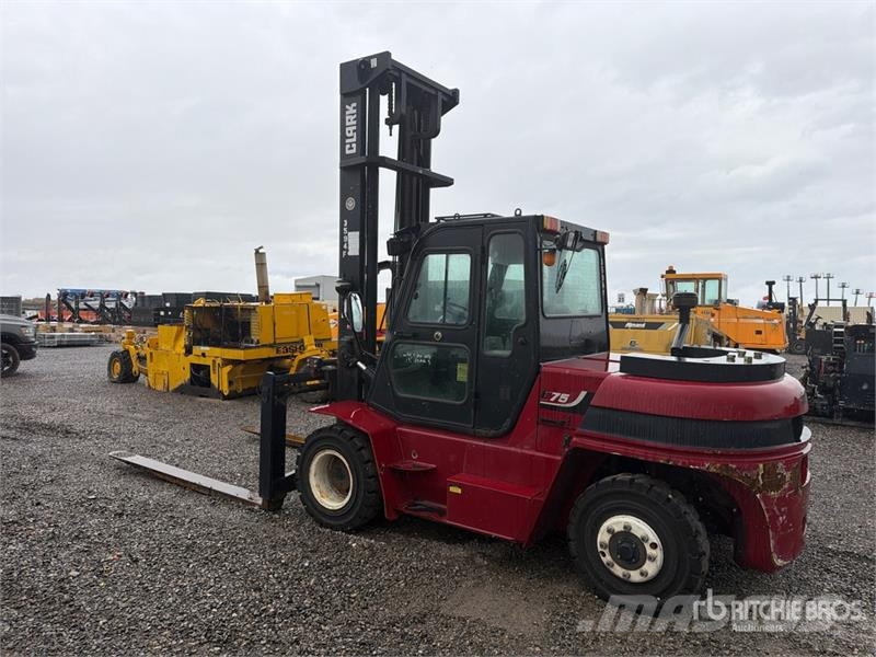 Clark C75L 11900 lb Cushion Tire Forklift (Inoperable) 堆高機(叉車)-其他
