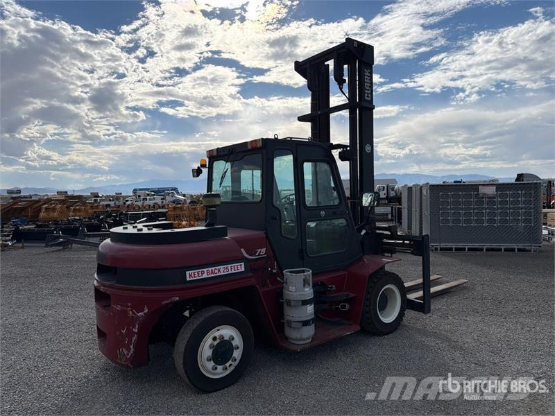 Clark C75L 11900 lb Cushion Tire Forklift フォークリフト - その他