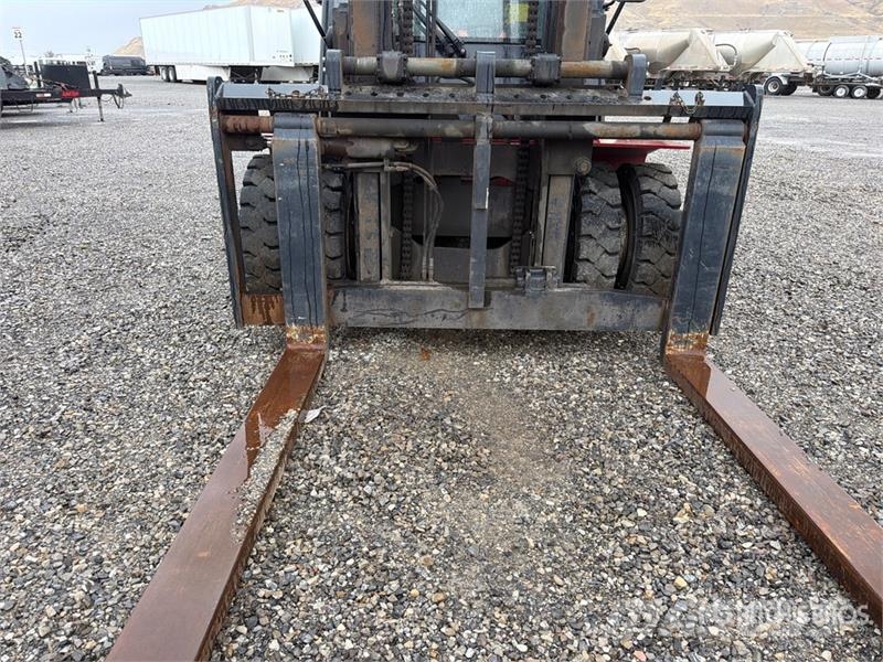 Clark C75L 11900 lb Pneumatic Tire Forklift (Inoperable) Forklift trucks - others