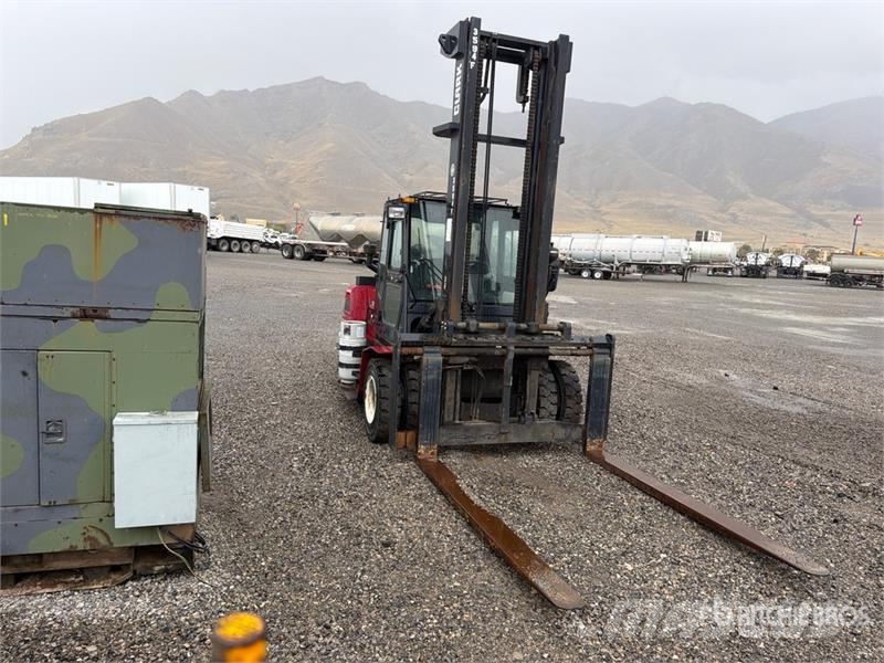 Clark C75L 11900 lb Pneumatic Tire Forklift (Inoperable) Forklift trucks - others