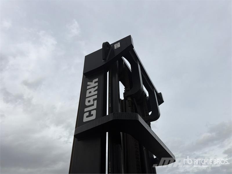 Clark C75L 11900 lb Pneumatic Tire Forklift (Inoperable) Forklift trucks - others
