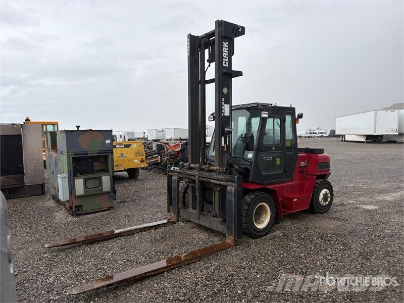 Clark C75L 11900 lb Pneumatic Tire Forklift (Inoperable) Forklift trucks - others