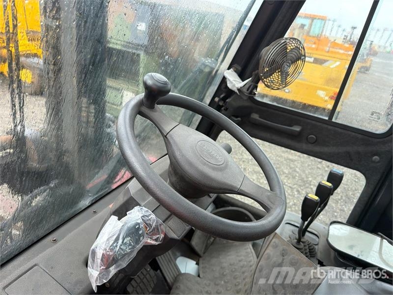 Clark C75L 11900 lb Pneumatic Tire Forklift (Inoperable) Forklift trucks - others