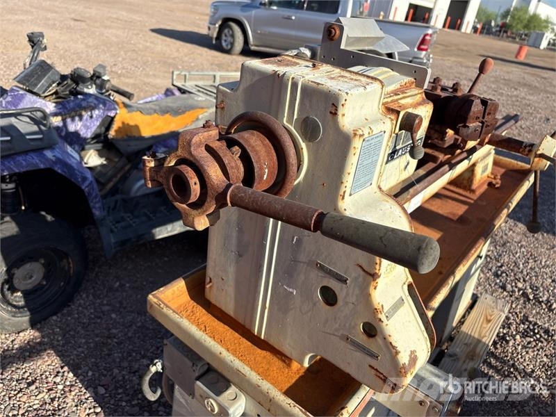 Clausing 6329 6 in x 28 in Lathe معدات البناء - غير ذلك