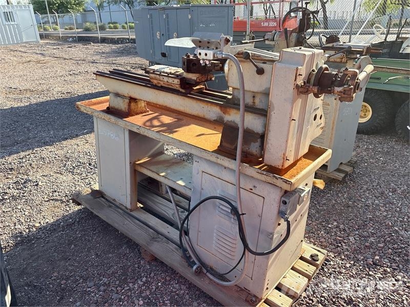 Clausing 6329 6 in x 28 in Lathe معدات البناء - غير ذلك