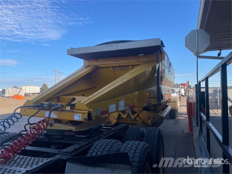 Clement 540-0-41 41 ft Tri/A Belly Dump Trailer 傾卸式拖車