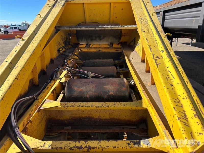Clement 540-0-41 41 ft Tri/A Belly Dump Trailer Sora- ja kippiperävaunut