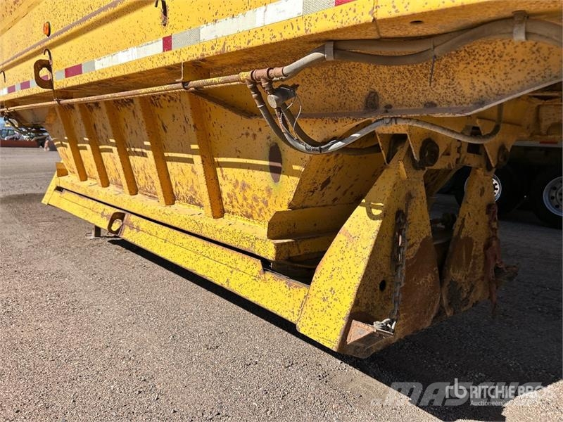 Clement 540-0-41 41 ft Tri/A Belly Dump Trailer Sora- ja kippiperävaunut