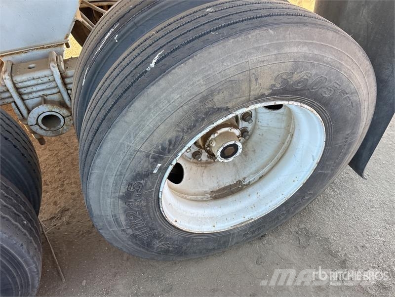Clement LW3829 مقطورات قلابة