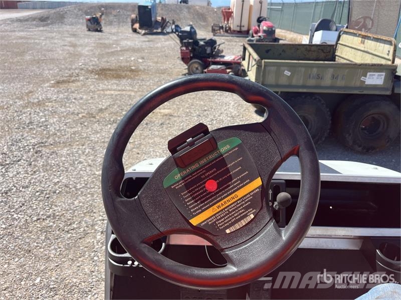 Club Car Villager 6 Golf Cart (Inoperable) Voiturette de golf