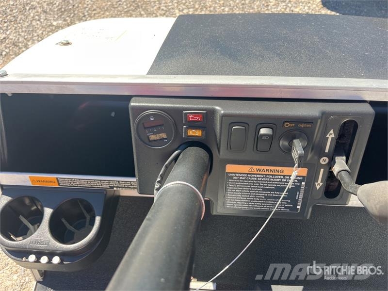 Club Car Villager 6 Golf Cart (Inoperable) Voiturette de golf