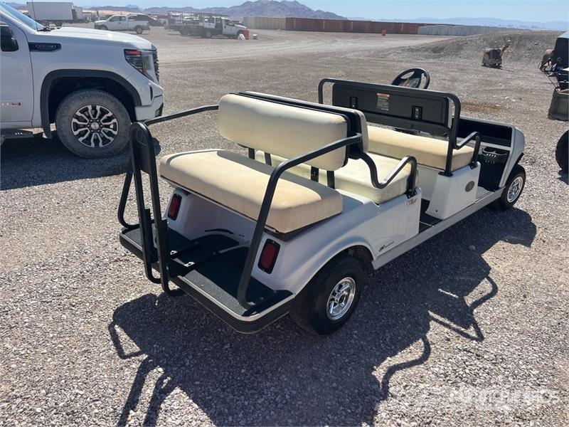 Club Car Villager 6 Golf Cart (Inoperable) Voiturette de golf