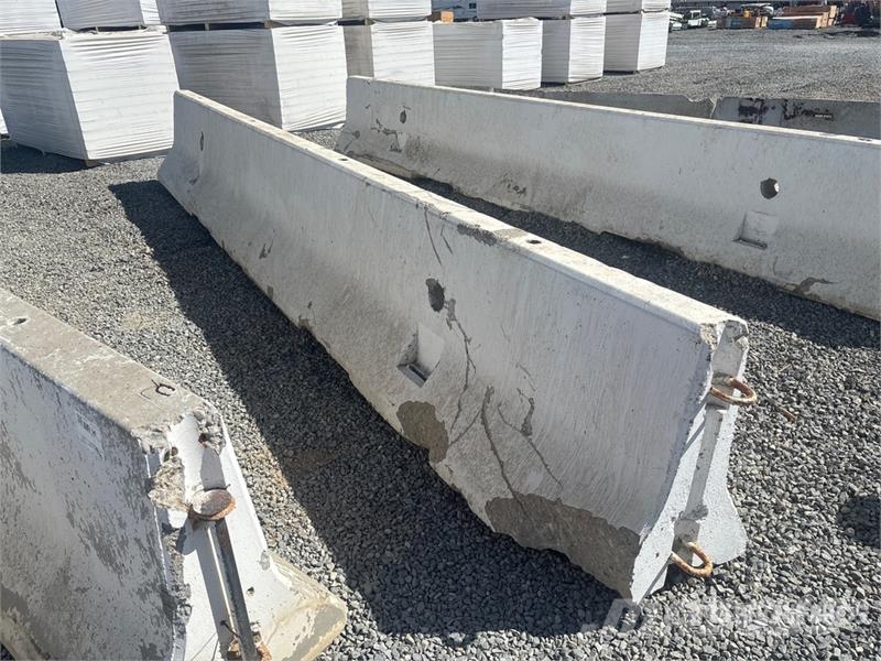  Concrete barrier 其他