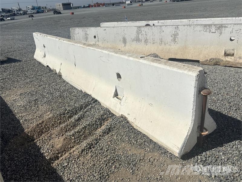  Concrete barrier 其他