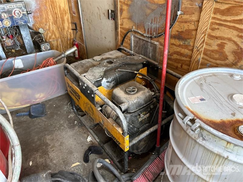  Covered Wagon CW7X16TA3 16 ft T/A With Misc Spray  مقطورات ذات هيكل صندوقي