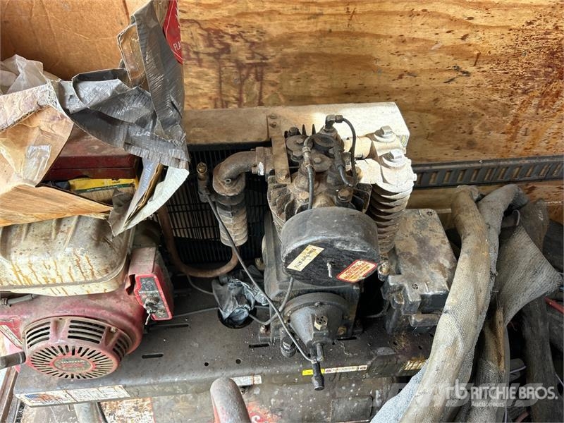  Covered Wagon CW7X16TA3 16 ft T/A With Misc Spray  مقطورات ذات هيكل صندوقي
