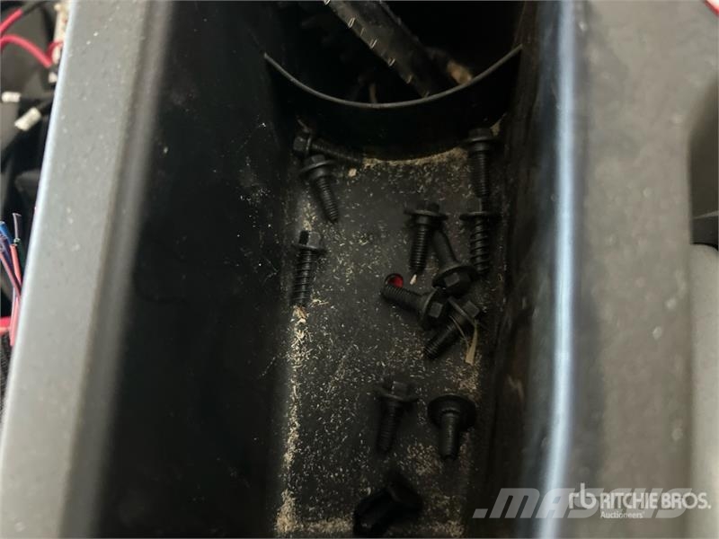 Craftsman Zero-Turn Electric Lawn Mower (Inoperable) ركوب الحشائش