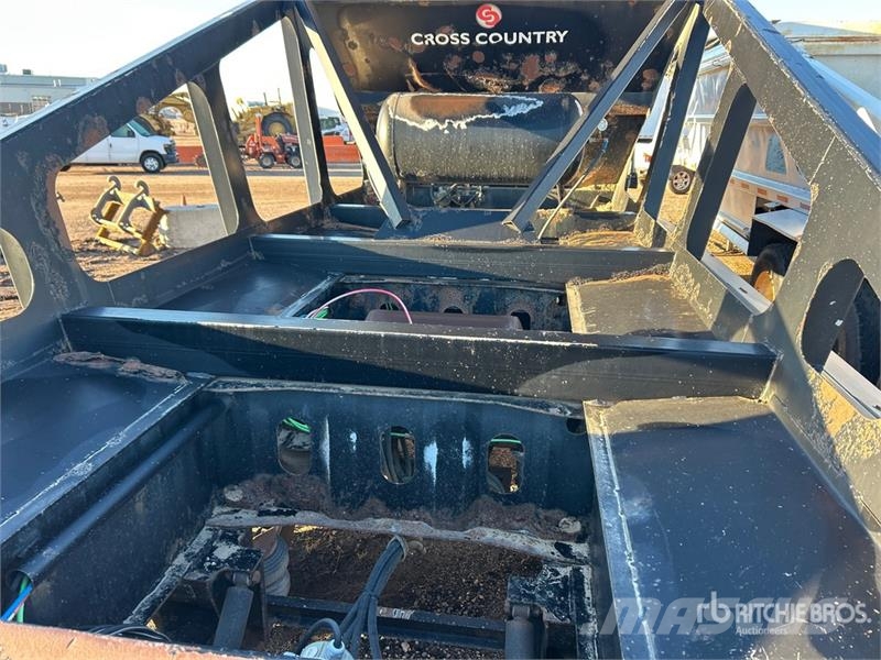 Cross Country Manufacturing LTD 42 ft Tri/A Belly Kiper prikolice