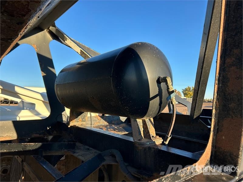 Cross Country Manufacturing LTD 42 ft Tri/A Belly Kiper prikolice