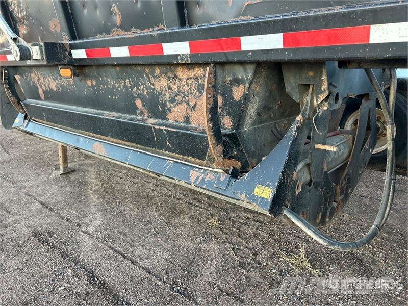 Cross Country Manufacturing LTD 42 ft Tri/A Belly Kiper prikolice