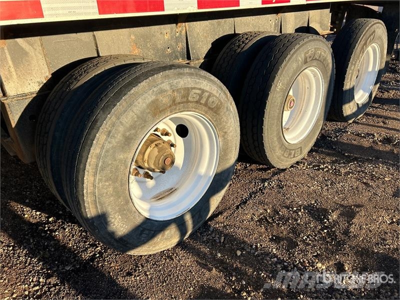 Cross Country Manufacturing LTD 42 ft Tri/A Belly Kiper prikolice