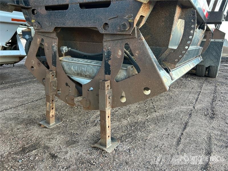 Cross Country Manufacturing LTD 42 ft Tri/A Belly Kiper prikolice