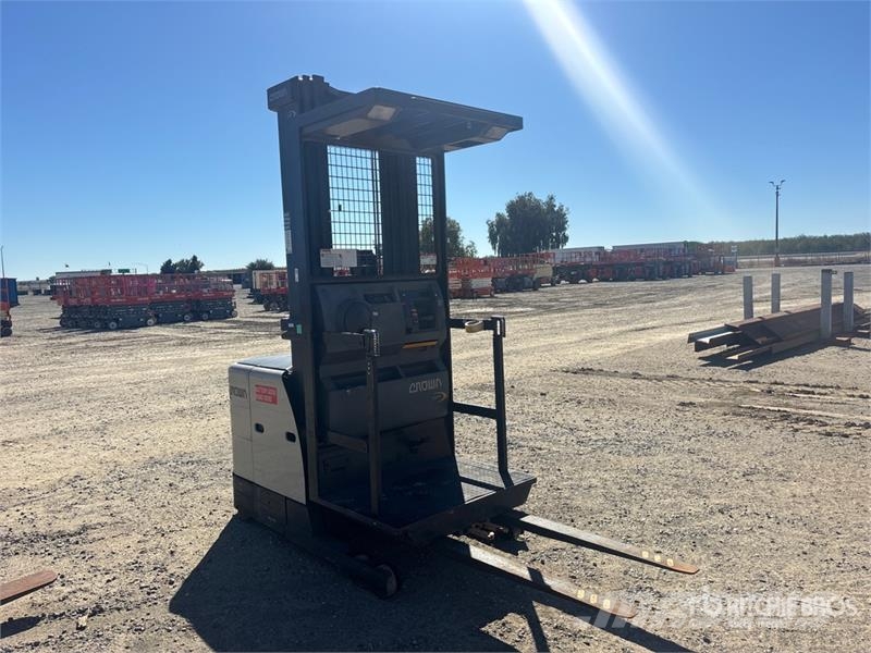 Crown 3500 3000 lb Electric Forklift Elektritõstukid