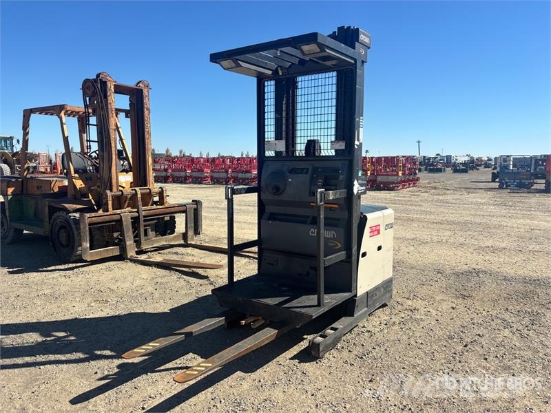 Crown 3500 3000 lb Electric Forklift Elektritõstukid