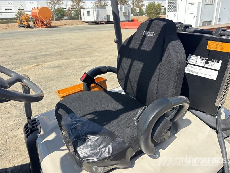 Crown FC5215-50 5000 lb Electric Forklift شاحنات ذات رافعات شوكية تعمل بالكهرباء