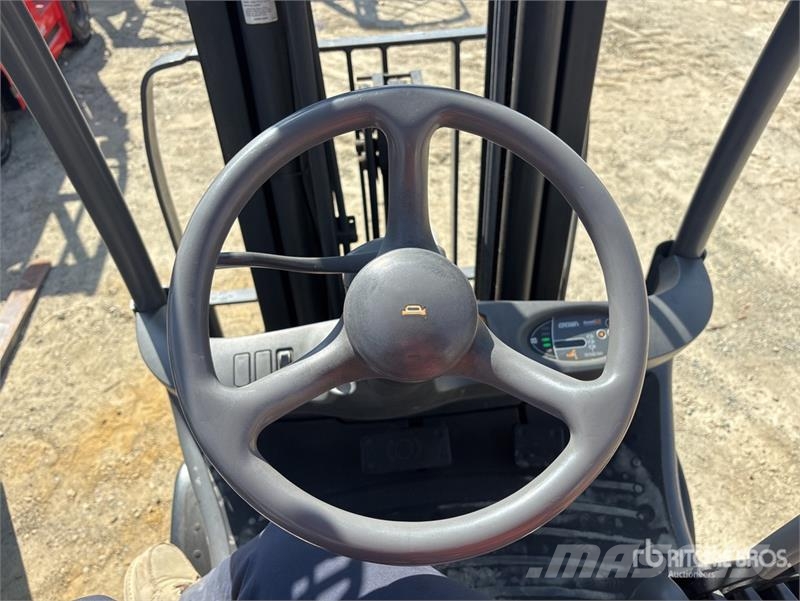 Crown FC5215-50 5000 lb Electric Forklift شاحنات ذات رافعات شوكية تعمل بالكهرباء