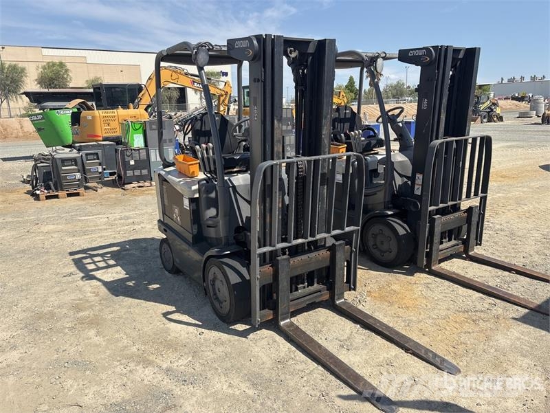Crown FC5215-50 5000 lb Electric Forklift شاحنات ذات رافعات شوكية تعمل بالكهرباء