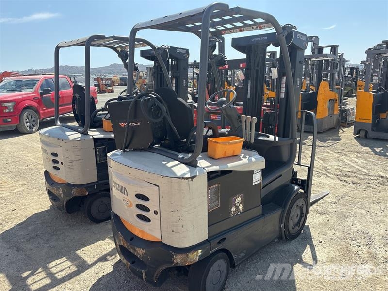 Crown FC5215-50 5000 lb Electric Forklift شاحنات ذات رافعات شوكية تعمل بالكهرباء