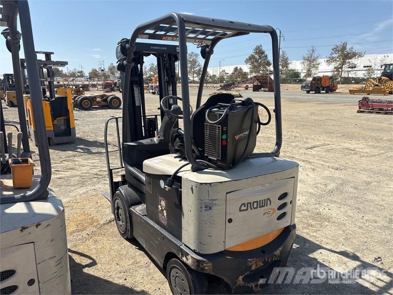 Crown FC5215-50 5000 lb Electric Forklift شاحنات ذات رافعات شوكية تعمل بالكهرباء
