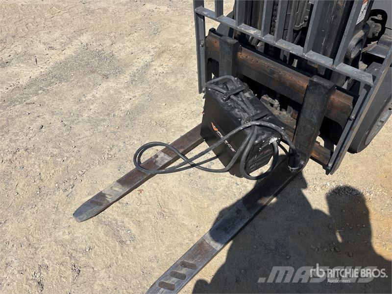 Crown FC5215-50 5000 lb Electric Forklift شاحنات ذات رافعات شوكية تعمل بالكهرباء