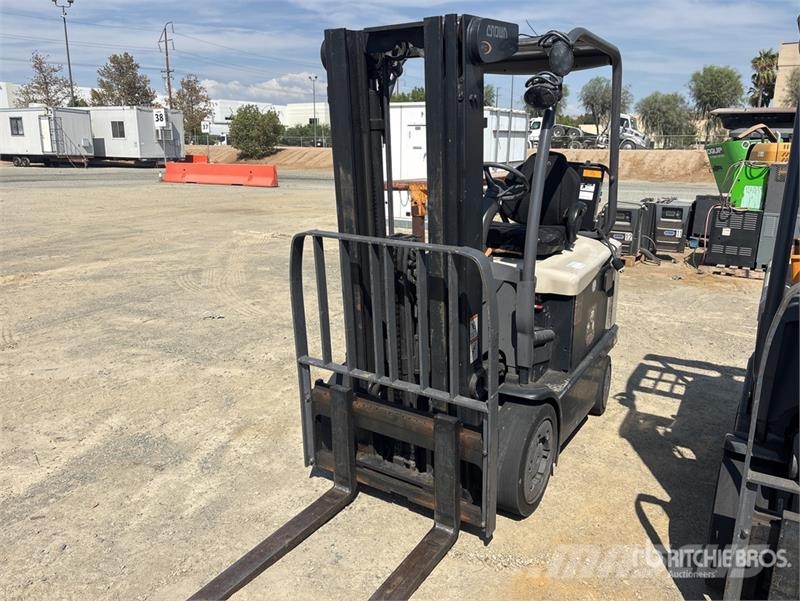 Crown FC5215-50 5000 lb Electric Forklift شاحنات ذات رافعات شوكية تعمل بالكهرباء