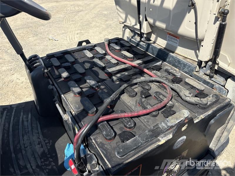 Crown FC5215-50 5000 lb Electric Forklift شاحنات ذات رافعات شوكية تعمل بالكهرباء