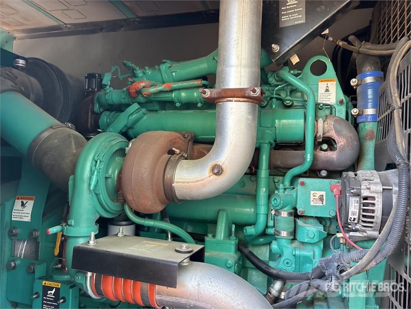 Cummins 300 kW Skid-Mounted Generator Set Naftové generátory