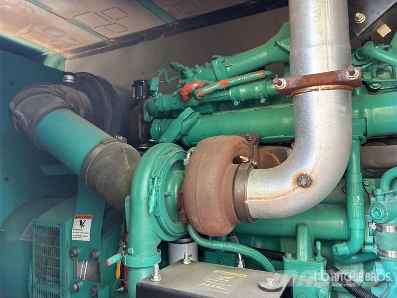 Cummins 300 kW Skid-Mounted Generator Set Naftové generátory