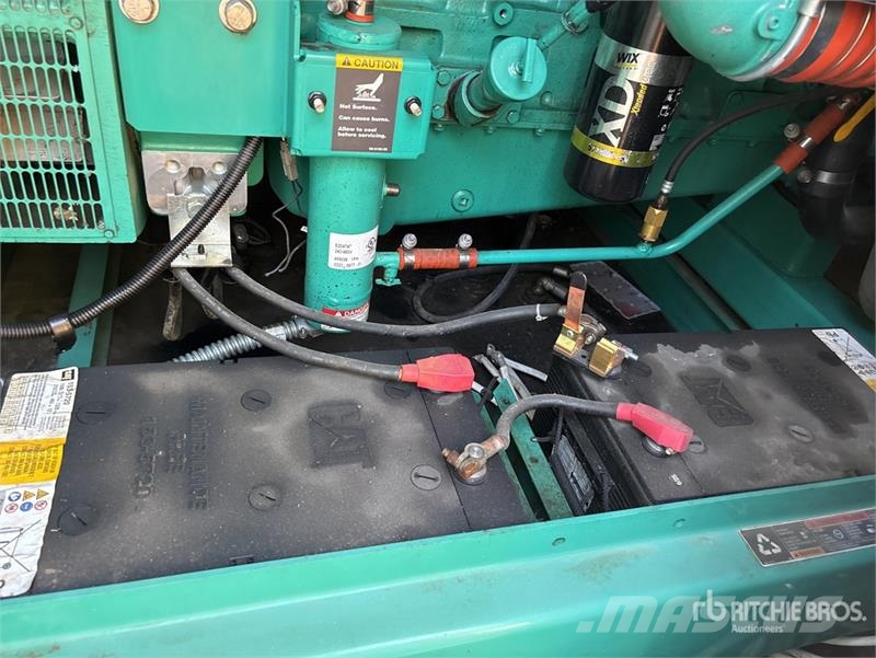 Cummins 300 kW Skid-Mounted Generator Set Naftové generátory