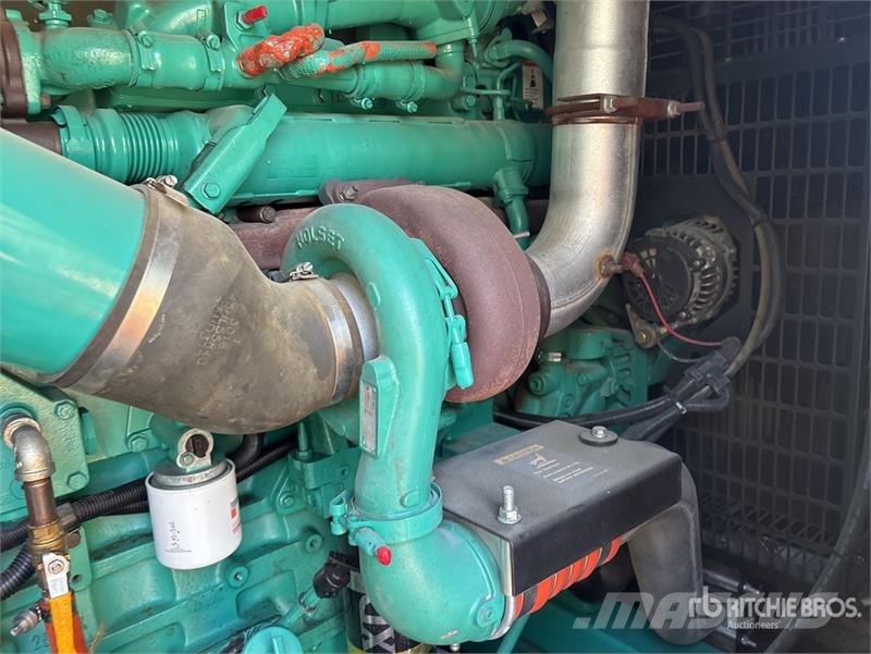 Cummins 300 kW Skid-Mounted Generator Set Naftové generátory