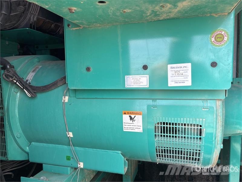 Cummins 300 kW Skid-Mounted Generator Set Naftové generátory