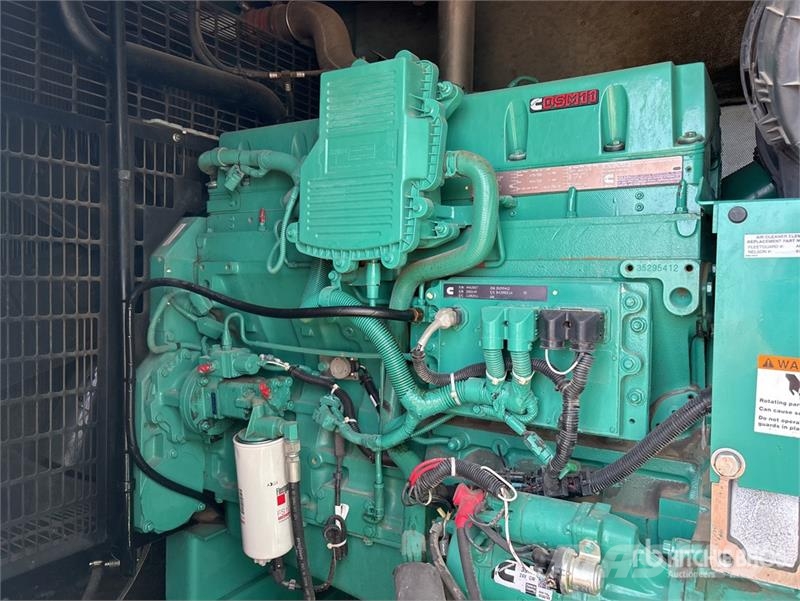 Cummins 300 kW Skid-Mounted Generator Set Naftové generátory