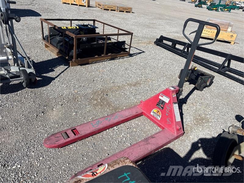 Dayton 32HD11 5500 lb 27 in Pallet Jack Pumppukärryt