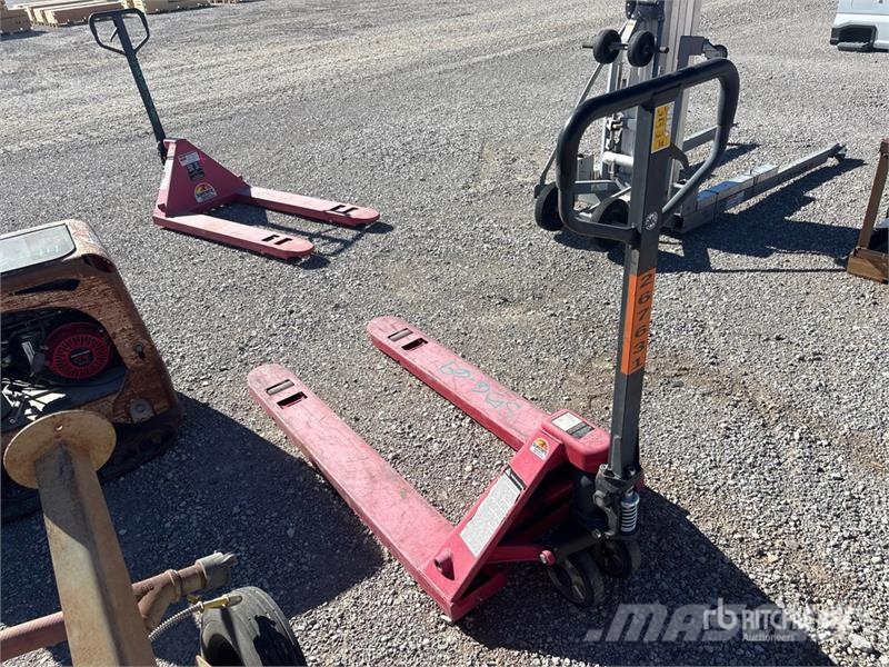 Dayton 32HD11 5500 lb 27 in Pallet Jack Pumppukärryt