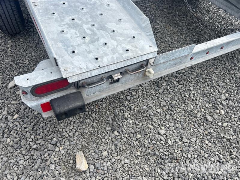 Demco AT7000P T/A Open Car Carrier Trailer Návěsy na přepravu automobilů