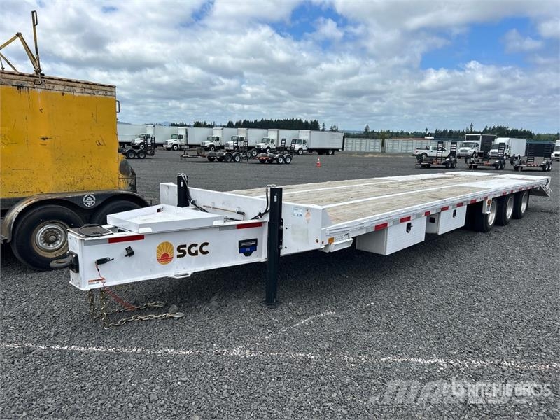 Diamond C PX312 35 ft Tri/A Equipment Trailer Remolques para transporte de vehículos
