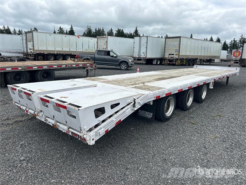 Diamond C PX312 35 ft Tri/A Equipment Trailer Remolques para transporte de vehículos